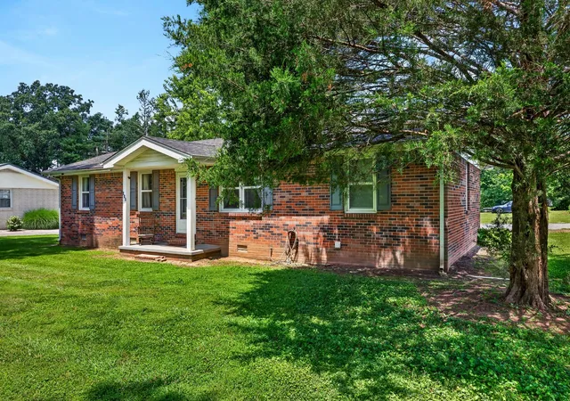 Photo 4 of Single family home for sale at 627 Baker Dr, Lafayette, TN 37083 | MLS# 3313342 | Listing updated on 2026-09-15