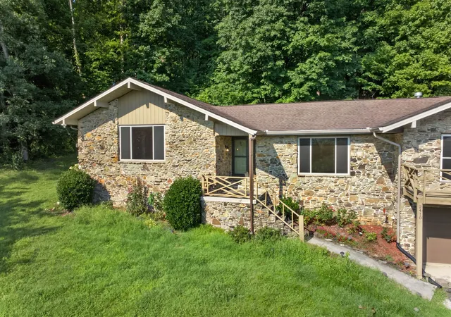 4th image of 2410 Browns Mill Rd, Cookeville, TN 38506 | MLS# 3312201