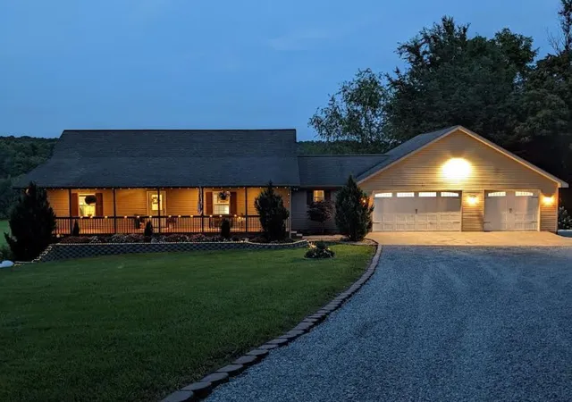 Photo 3 of Single family home for sale at 219 Zizka Dr, Sparta, TN 38583 | MLS# 3312187 | Listing updated on 2026-08-07