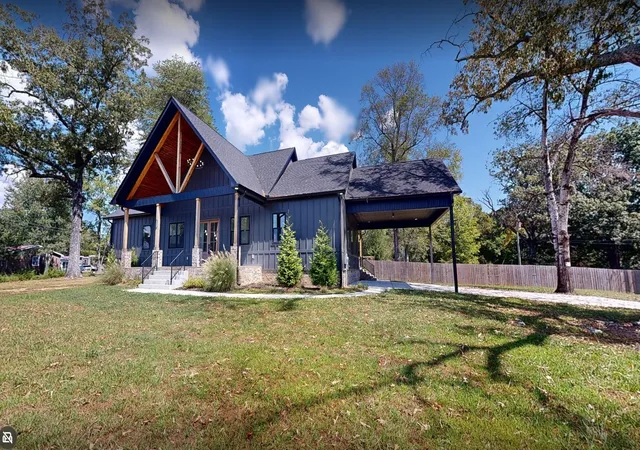 Photo 2 of Single family home for sale at 1601 Old Estill Springs Rd, Tullahoma, TN 37388 | MLS# 3311983 | Listing updated on 2026-09-21