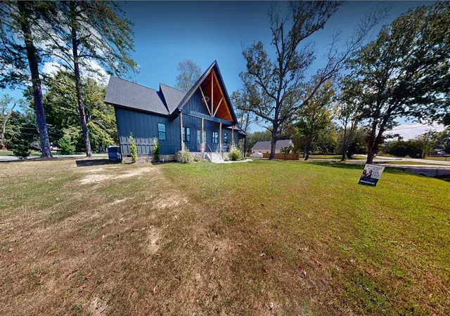 Photo 3 of Single family home for sale at 1601 Old Estill Springs Rd, Tullahoma, TN 37388 | MLS# 3311983 | Listing updated on 2026-09-21