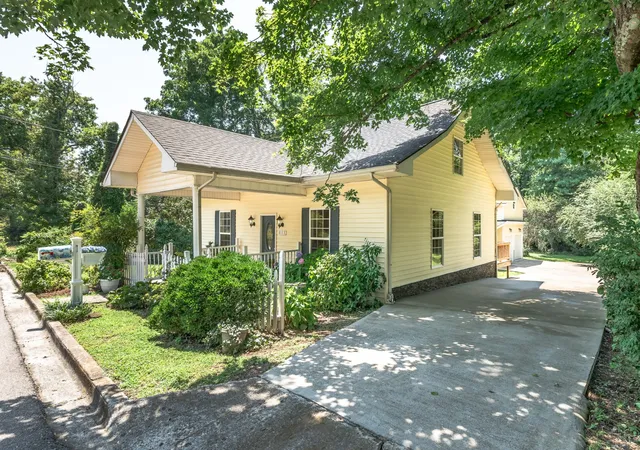 2nd image of 613 Mitchell Ave, Columbia, TN 38401 | MLS# 3312159