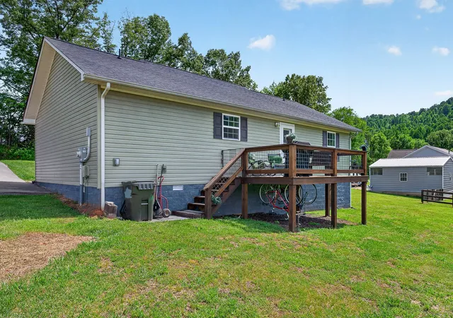image of 2040 Walker Cove Rd, Sparta, TN 38583 | MLS# 3312123