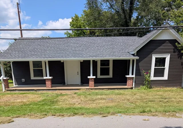 1st image of 207 East Wyly Street, Waverly, TN 37185 | MLS# 3319782