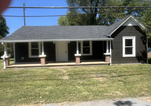 Photo 1 of Single family home for sale at 207 E Wyly St, Waverly, TN 37185 | MLS# 3319782 | Listing updated on 2026-08-27