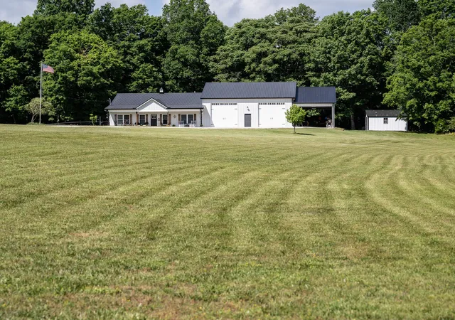 2nd image of 1004 Breeden Rd, Charlotte, TN 37036 | MLS# 3312415