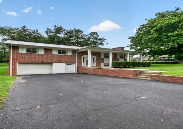 1st image of 606 Polk St, Sparta, TN 38583 | MLS# 3312239