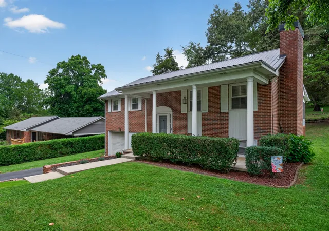 2nd image of 606 Polk St, Sparta, TN 38583 | MLS# 3312239
