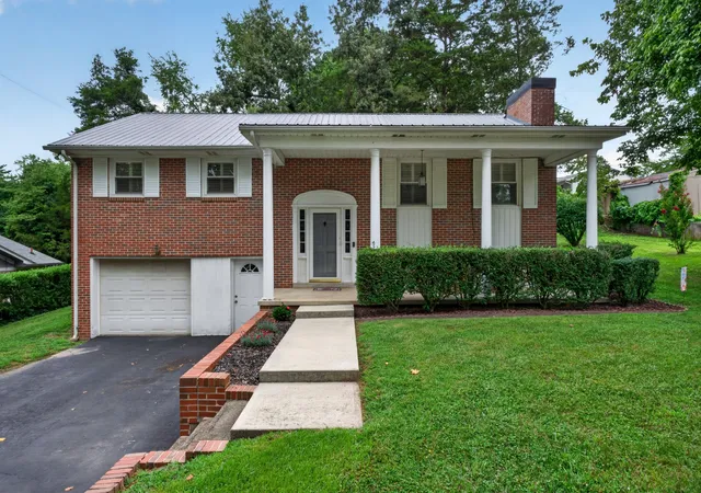3rd image of 606 Polk St, Sparta, TN 38583 | MLS# 3312239