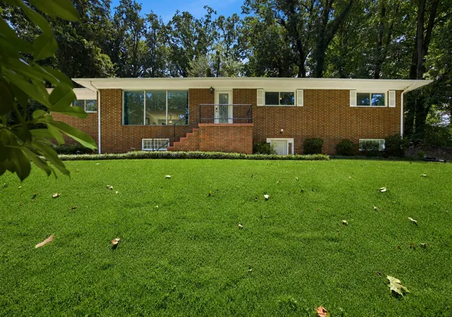 1st image of 610 W Shadowlawn Dr, Chattanooga, TN 37404 | MLS# 3312303