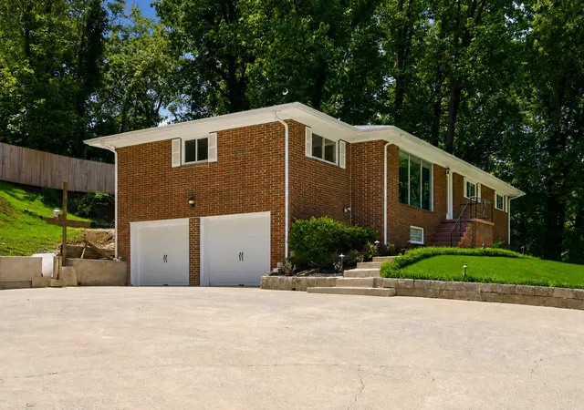 2nd image of 610 W Shadowlawn Dr, Chattanooga, TN 37404 | MLS# 3312303