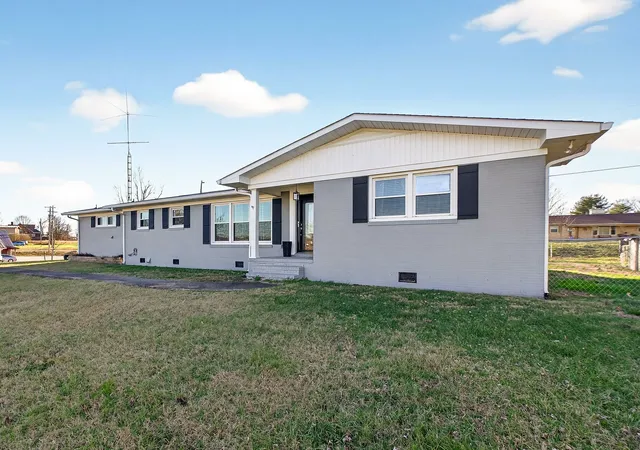 2nd image of 513 N Spring St, Sparta, TN 38583 | MLS# 3312250