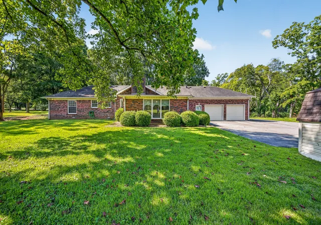 Photo 3 of Single family home for sale at 237 Shute Ln, Old Hickory, TN 37138 | MLS# 3320007 | Listing updated on 2026-08-12