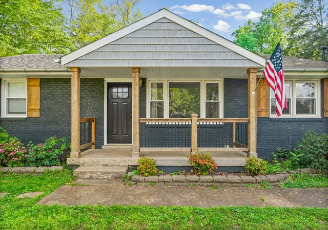 2nd image of 16 Donelson Dr, Clarksville, TN 37042 | MLS# 3499525