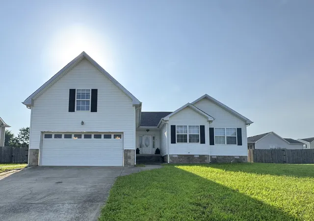 Photo 1 of Single family home for sale at 1420 Mutual Dr, Clarksville, TN 37042 | MLS# 3312314 | Listing updated on 2026-09-29