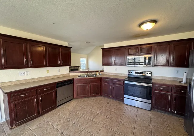 Photo 2 of Single family home for sale at 1420 Mutual Dr, Clarksville, TN 37042 | MLS# 3312314 | Listing updated on 2026-09-29