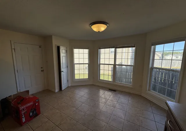 Photo 3 of Single family home for sale at 1420 Mutual Dr, Clarksville, TN 37042 | MLS# 3312314 | Listing updated on 2026-09-29