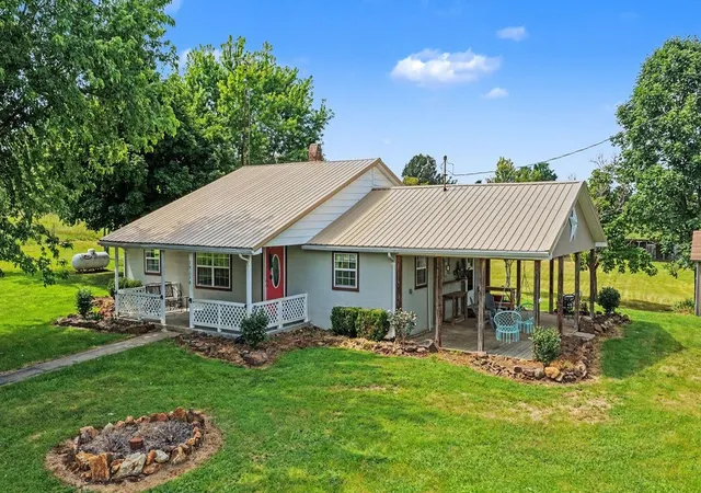Photo 2 of Sale Pending at 19116 Dawson Springs Rd, Dawson Springs, KY 42408 | MLS# 3312290 | Listing updated on 2026-08-31