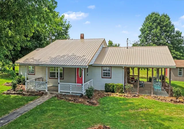 Photo 3 of Sale Pending at 19116 Dawson Springs Rd, Dawson Springs, KY 42408 | MLS# 3312290 | Listing updated on 2026-08-31