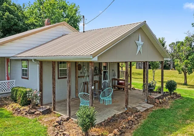 Photo 3 of Sale Pending at 19116 Dawson Springs Rd, Dawson Springs, KY 42408 | MLS# 3312290 | Listing updated on 2026-08-31