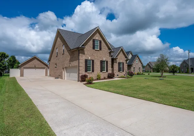 Photo 2 of Single family home for sale at 1222 Matheus Dr, Murfreesboro, TN 37128 | MLS# 3312354 | Listing updated on 2026-09-01