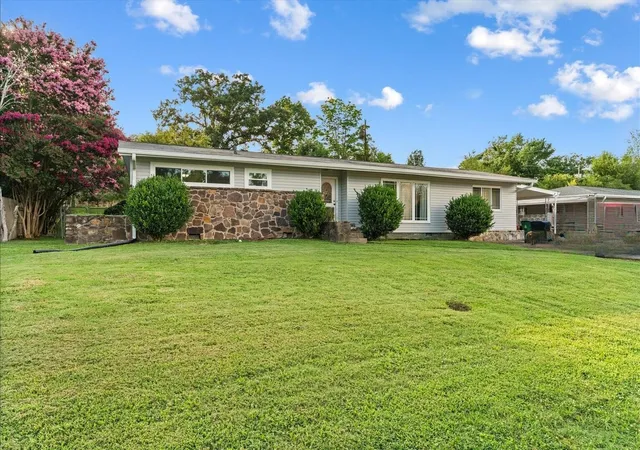 Photo 3 of Single family home for sale at 821 Belvoir Ter, Chattanooga, TN 37412 | MLS# 3312391 | Listing updated on 2026-09-13