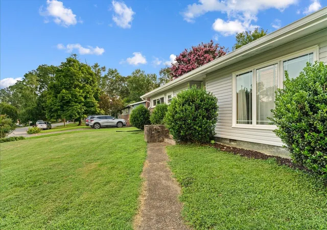 Photo 4 of Single family home for sale at 821 Belvoir Ter, Chattanooga, TN 37412 | MLS# 3312391 | Listing updated on 2026-09-13