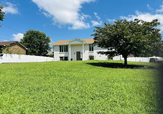 2nd image of 307 Bancroft Dr, Clarksville, TN 37042 | MLS# 3320947