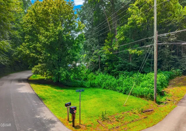 2nd image of 10 Maple Hill Way, Gatlinburg, TN 37738 | MLS# 3312454