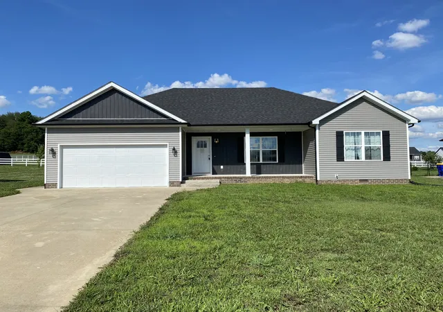 Photo 1 of Single family home for sale at 102 Willow Hl Ct, Auburn, KY 42206 | MLS# 3312463 | Listing updated on 2026-10-27