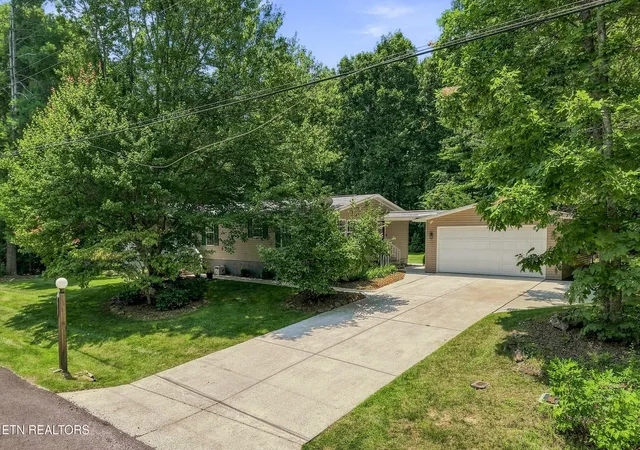 3rd image of 128 Prestonwood Dr, Crossville, TN 38558 | MLS# 3312494