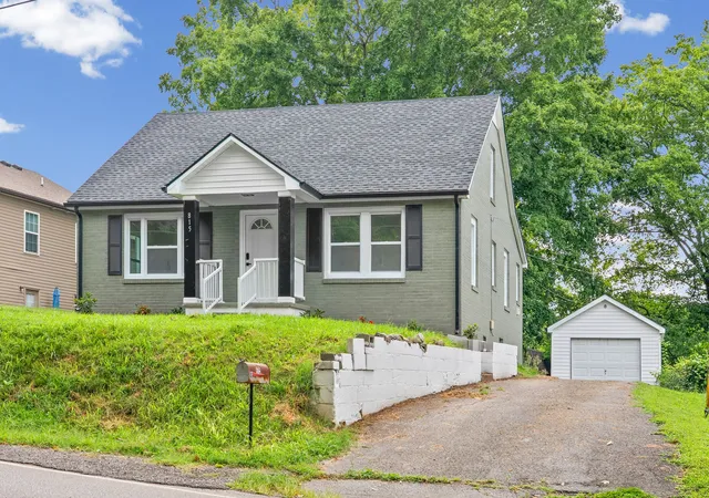 2nd image of 815 Cumberland Dr, Clarksville, TN 37040 | MLS# 3314262