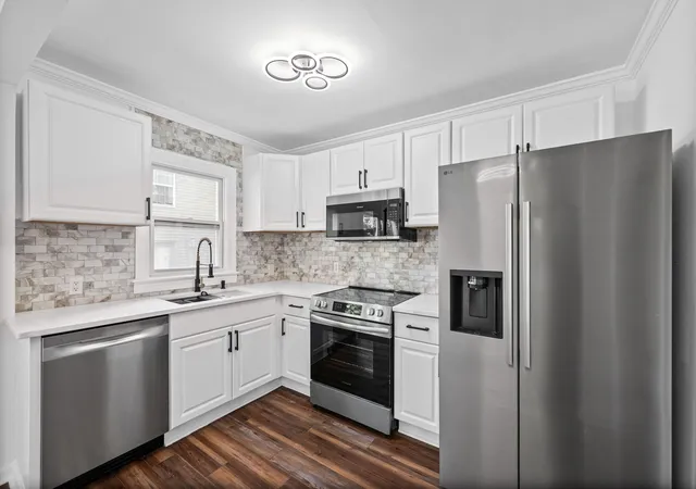 Photo 3 of Single family home for sale at 815 Cumberland Dr, Clarksville, TN 37040 | MLS# 3314262 | Listing updated on 2026-10-05