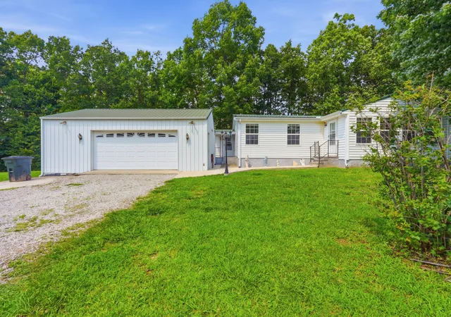 2nd image of 1031 Laurelwood Dr, Jamestown, TN 38556 | MLS# 3314810