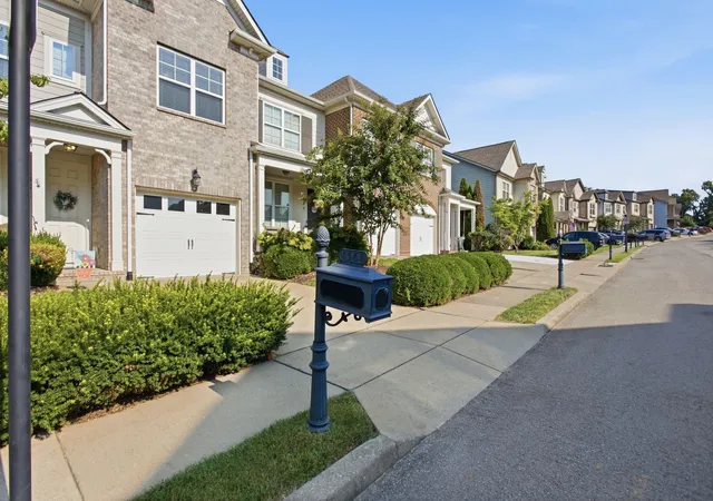 Photo 2 of Townhouse for sale at 1560 Hampshire Pl, Thompsons Station, TN 37179 | MLS# 3312647 | Listing updated on 2026-08-30
