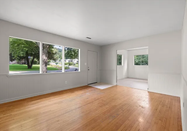 Photo 2 of Single family home for sale at 1720 Cambridge Dr, Chattanooga, TN 37411 | MLS# 3337257 | Listing updated on 2026-08-28