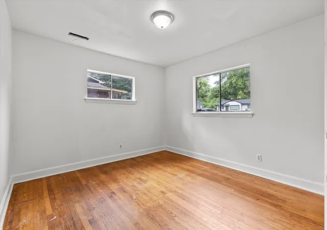 Photo 3 of Single family home for sale at 1720 Cambridge Dr, Chattanooga, TN 37411 | MLS# 3337257 | Listing updated on 2026-08-28