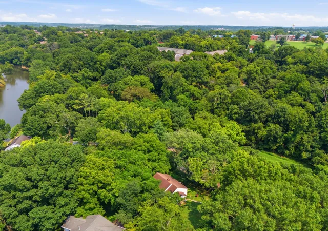 Photo 3 of Single family home for sale at 422 Munn Rd, Nashville, TN 37214 | MLS# 3319775 | Listing updated on 2026-08-03