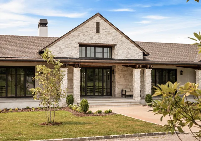 Photo 2 of Mansion for sale at 2077 Wilson Pike, Franklin, TN 37067 | MLS# 3320027 | Listing updated on 2026-08-03