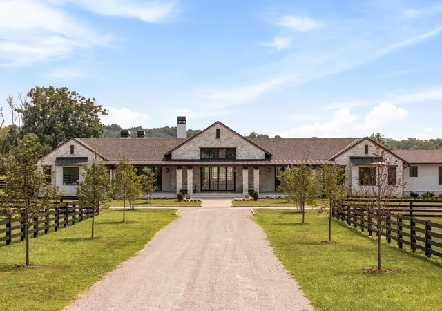Photo 3 of Mansion for sale at 2077 Wilson Pike, Franklin, TN 37067 | MLS# 3320027 | Listing updated on 2026-08-03