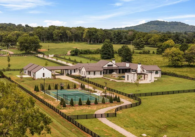 Photo 2 of Mansion for sale at 2077 Wilson Pike, Franklin, TN 37067 | MLS# 3320027 | Listing updated on 2026-10-05
