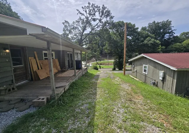 2nd image of 1113 And 1109 Old Roane St, Harriman, TN 37748 | MLS# 3312725