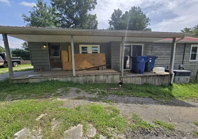 3rd image of 1113 And 1109 Old Roane St, Harriman, TN 37748 | MLS# 3312725