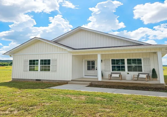 Single family home for sale at 3631 Greenhaw Rd, Decherd, TN 37324 | MLS# 3314365