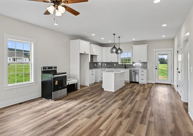 Photo 2 of Single family home for sale at 3607 Greenhaw Rd, Decherd, TN 37324 | MLS# 3314366 | Listing updated on 2026-09-21