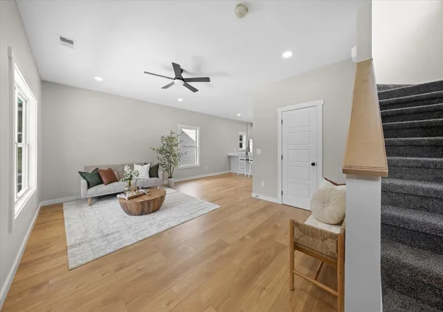 Photo 2 of Single family home for sale at 324 Mitchell St, Clarksville, TN 37042 | MLS# 3312743 | Listing updated on 2026-09-26