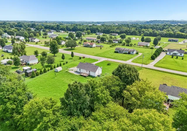 2nd image of 318 Cayenne Rd, Bell Buckle, TN 37020 | MLS# 3316082