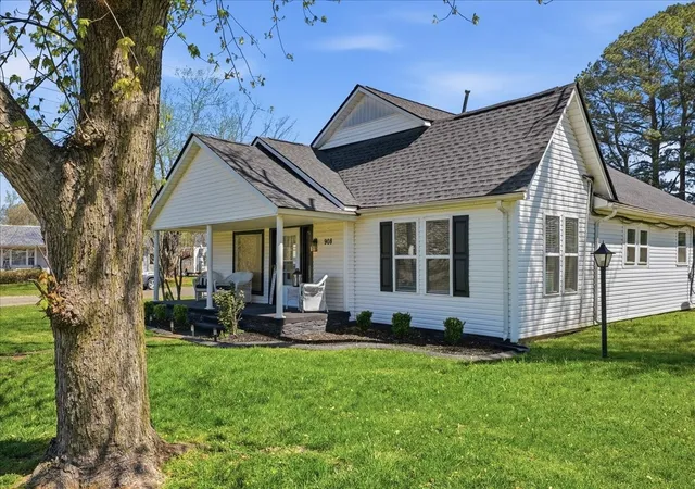 2nd image of 908 Smith Ave, Lawrenceburg, TN 38464 | MLS# 3333582