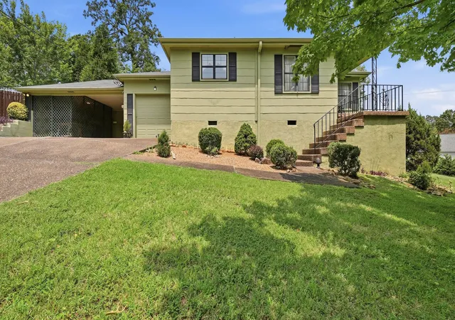 1st image of 1281 W Fairfax Dr, Chattanooga, TN 37415 | MLS# 3312721