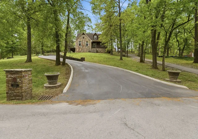2nd image of 2105 Alpine Dr, Columbia, TN 38401 | MLS# 3314521
